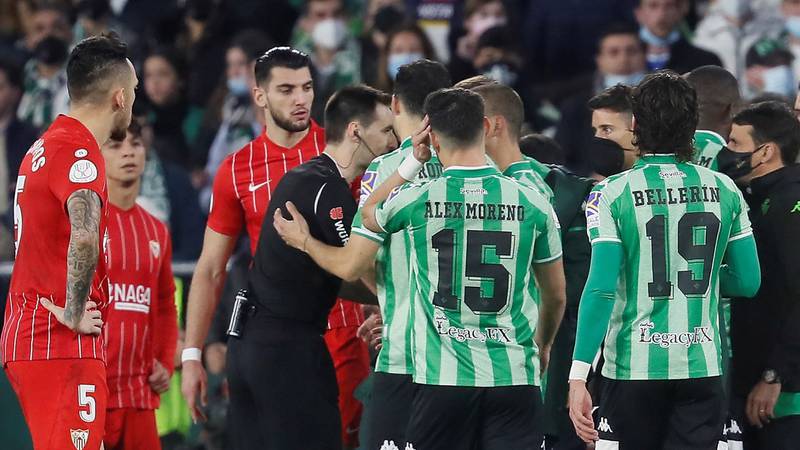 VIDEO: Gol Olímpico de Nabil Fekir y agresión a Joan Jordán en el Betis vs  Sevilla de la Copa del Rey