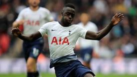 Tottenham entrena con maniquíes tras contagios en el primer equipo