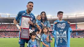 Sebastián Viera, aplaudido y galardonado por sumar 600 partidos con Junior