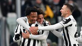 ¡Veneno puro! Terrible asistencia de Cuadrado para gol de Juventus en el derbi