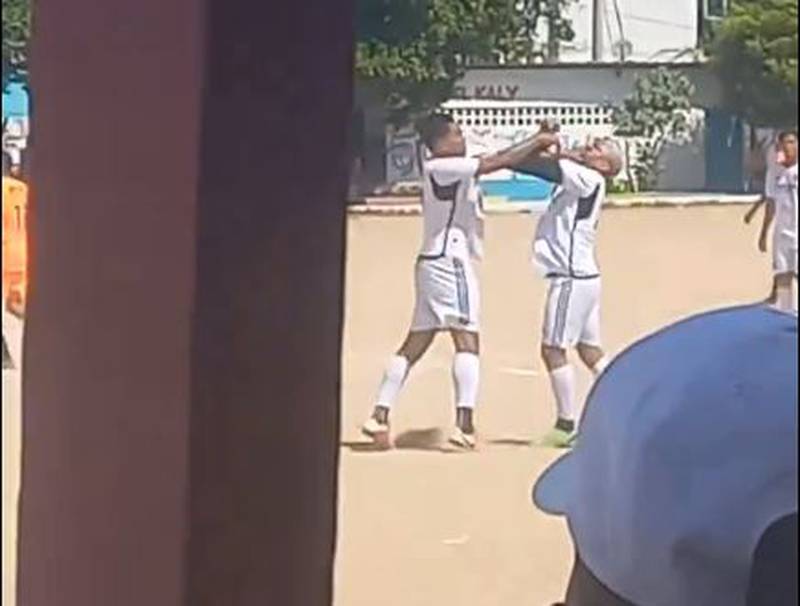Teófilo Gutiérrez se agarró a los bailados con un compañero en torneo aficionado
