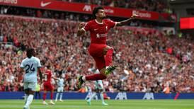 Luis Díaz es un duro cabeceando: metió gol de ‘palomita’ con el Liverpool y en la Europa League 