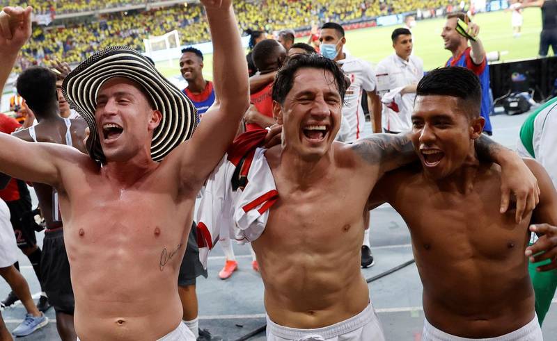 Lapadula terminó con la nariz torcida luego del partido contra Colombia