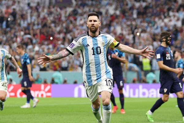 Messi no perdonó a Croacia en polémico penal y Argentina se está metiendo en la final 