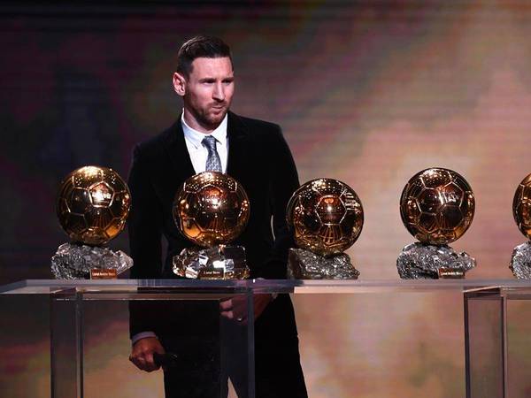 Los memes y críticas que dejó la ausencia de Messi en el Balón de Oro