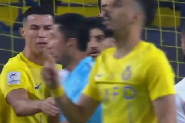 Cristiano Ronaldo frenó en seco al árbitro y le hizo reversar penal que le había pitado