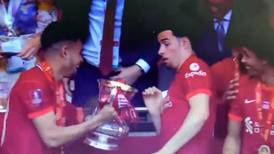 Luis Díaz hizo estragos en la celebración y se le desbarató el trofeo