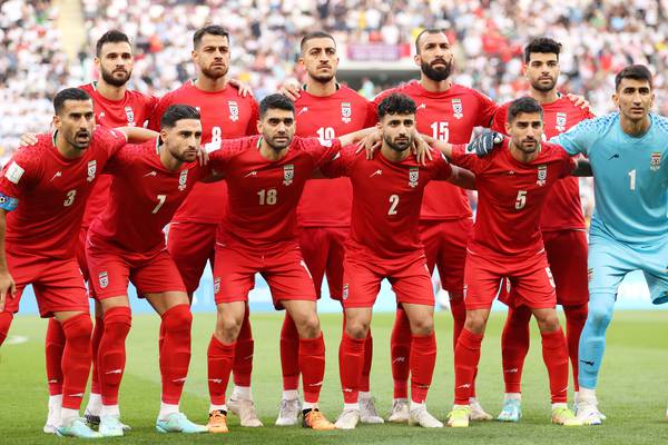 Jugadores de Irán se negaron a cantar el himno de su país: ¿por qué?