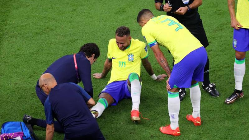 Lesión de Neymar en Brasil vs. Serbia