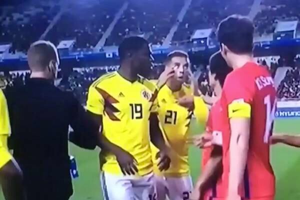 Fifa sancionó a Edwin Cardona por su gesto discriminatorio en Colombia VS Corea del Sur