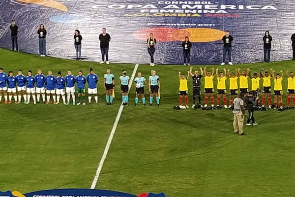 Jugadoras de Colombia protestaron durante el himno por falta de garantías