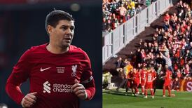 ¿Recuerdan a Gerrard? Volvió a jugar con el Liverpool y celebró gol en la cara de la hinchada rival