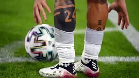 ¡Polémica medida! Prohíben convocar a futbolistas tatuados a la selección de China
