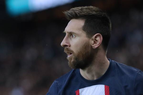 ¿Buen ambiente laboral? A Messi lo ‘chiflan’ los hinchas del PSG al tener el balón