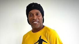 Juegue con Ronaldinho: El brasileño está buscando colombianos para formar su nuevo equipo