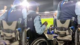 Hincha de Millonarios en silla de ruedas dio cátedra de aguante en el estadio