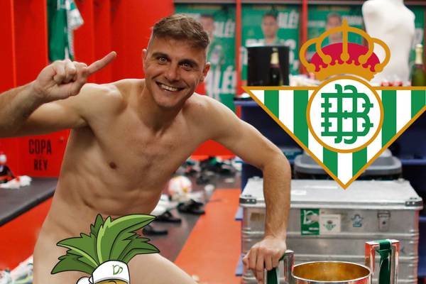 Jugador del Betis posa desnudo para celebrar la Copa del Rey ganada al Valencia
