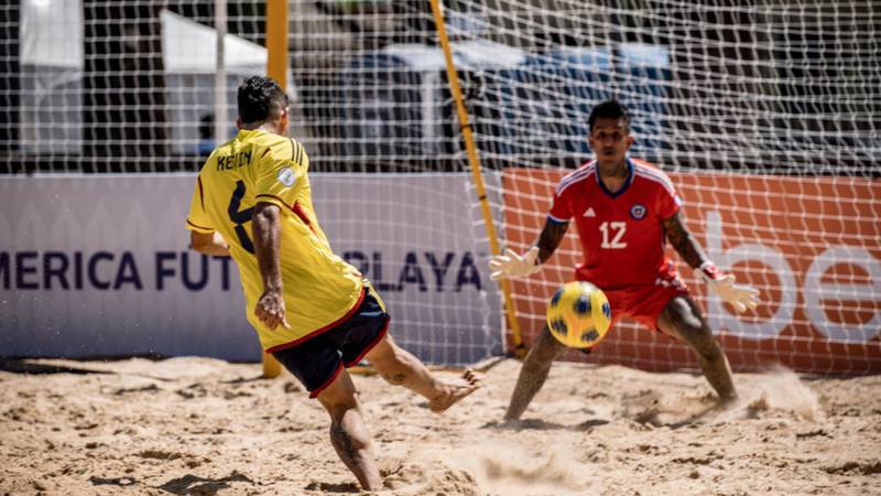 Colombia venció a Chile y sigue invicta en la Copa América de Fútbol Playa.