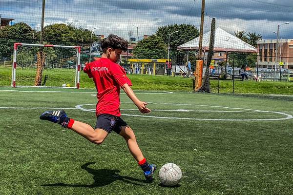 Chacarita Juniors abre convocatoria para promover jugadores colombianos en la Liga argentina