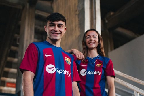 Barcelona lanza su nuevo jersey inspirado en sus pioneras femeninas