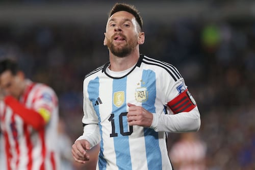 “Ni quién es el chico este”, Messi minimizó al paraguayo que lo escupió por la espalda