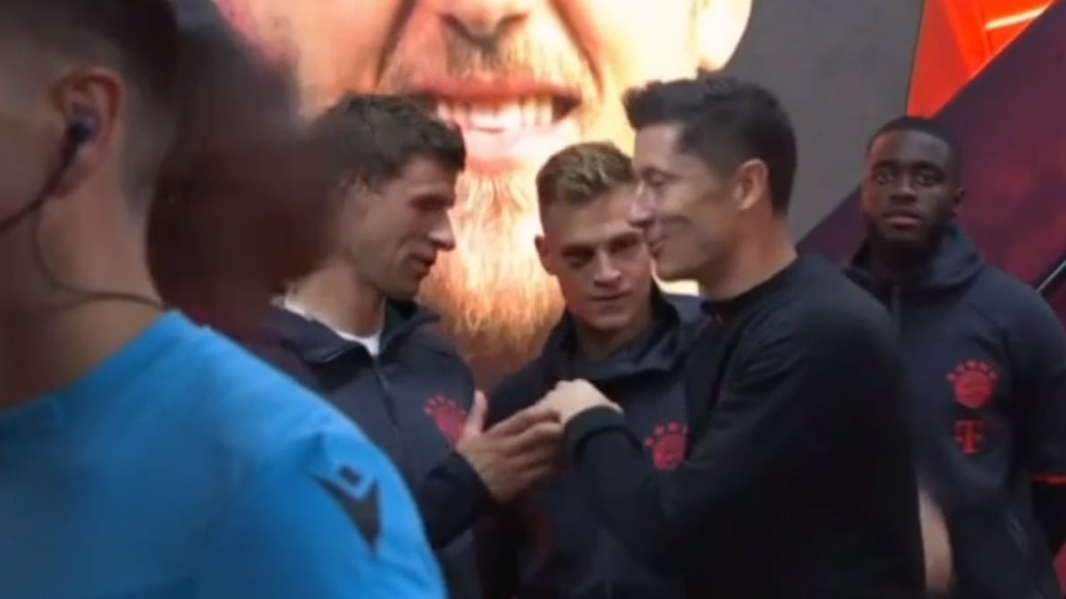 ¿Por qué Lewandowski le negó el abrazo a Müller? Curioso desplante del polaco