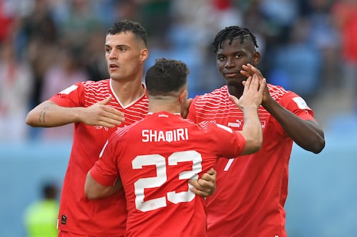 Suiza ‘se la rebuscó' y venció a Camerún con un gol inédito en los Mundiales