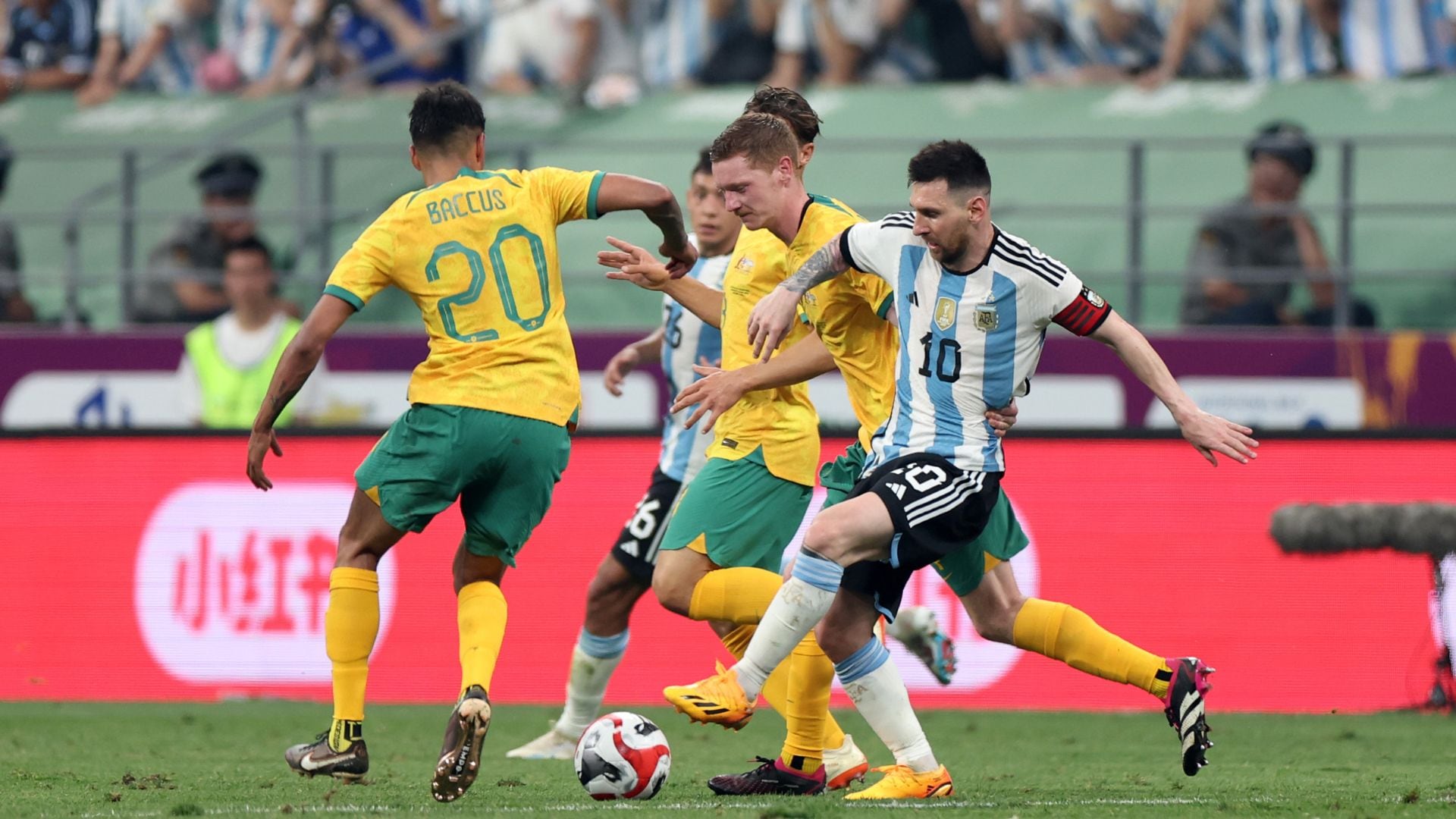 Lionel Messi se inventó una espectacular jugada individual ante Australia.