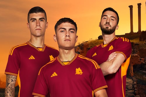 ¡Increíble! La Roma hace la presentación de su camiseta para la temporada 23/24