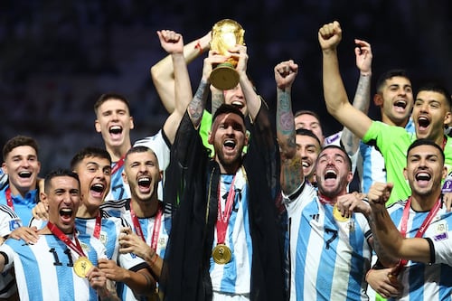 Campeón Mundial con Argentina regaló su medalla de oro de Qatar 2022