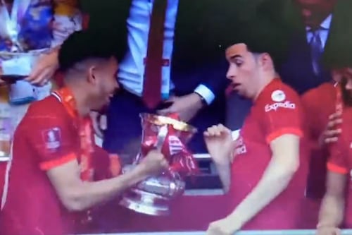 Luis Díaz hizo estragos en la celebración y se le desbarató el trofeo