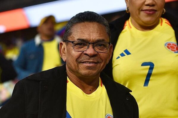 ‘Mane’, el papá de Luis Díaz, enamoró a los hinchas del América durante el partido de Colombia