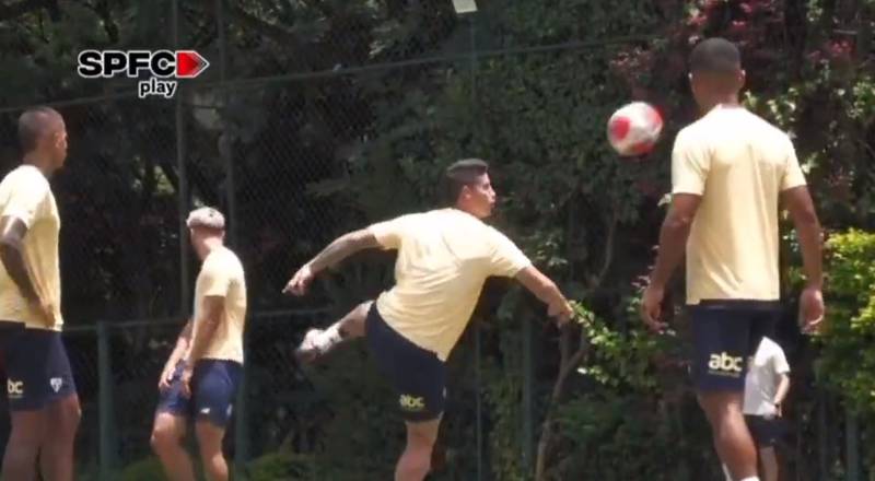 James Rodríguez cautiva a los hinchas de Sao Paulo con un par de golazos en el entrenamiento